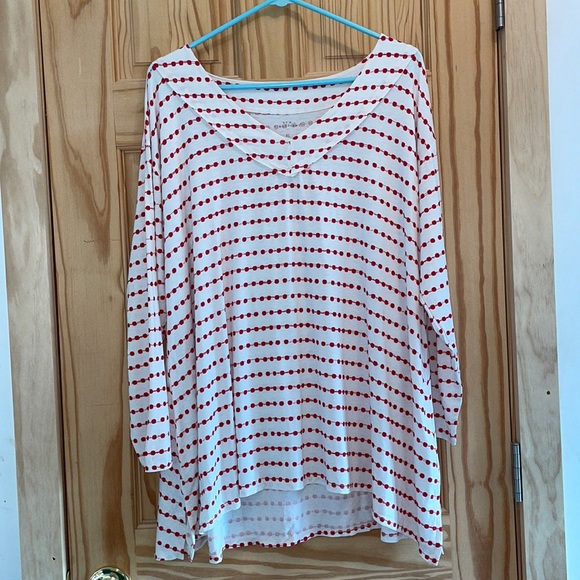 new directions Tops - BNWT New Directions Womens 3/4 Sleeve Printed Shark Bite Hem Top High Low Sz XL